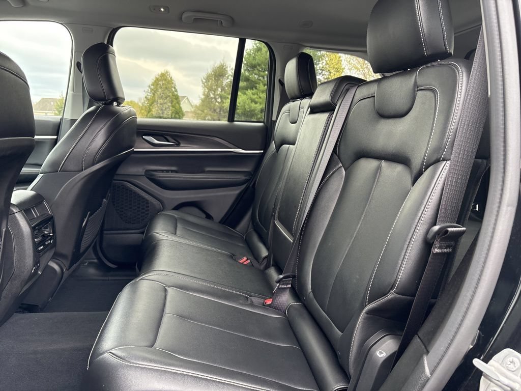Used 2023 Jeep Grand Cherokee Limited AWD/4WD image 17