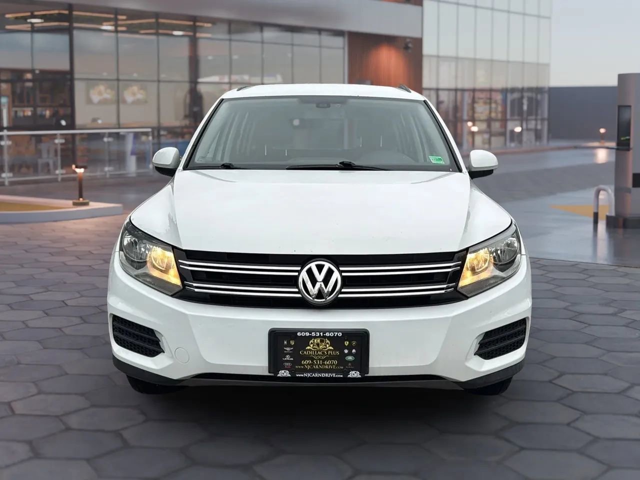 Used 2016 Volkswagen Tiguan S image 2