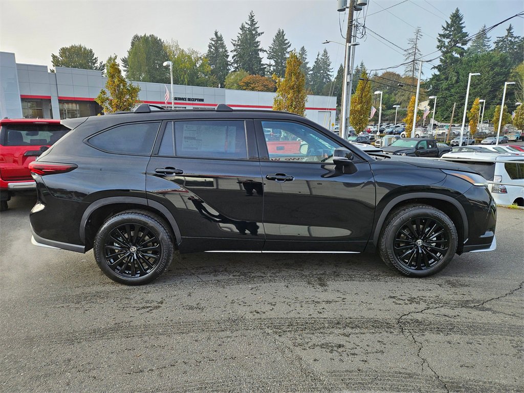 New 2025 Toyota Highlander XSE image 2