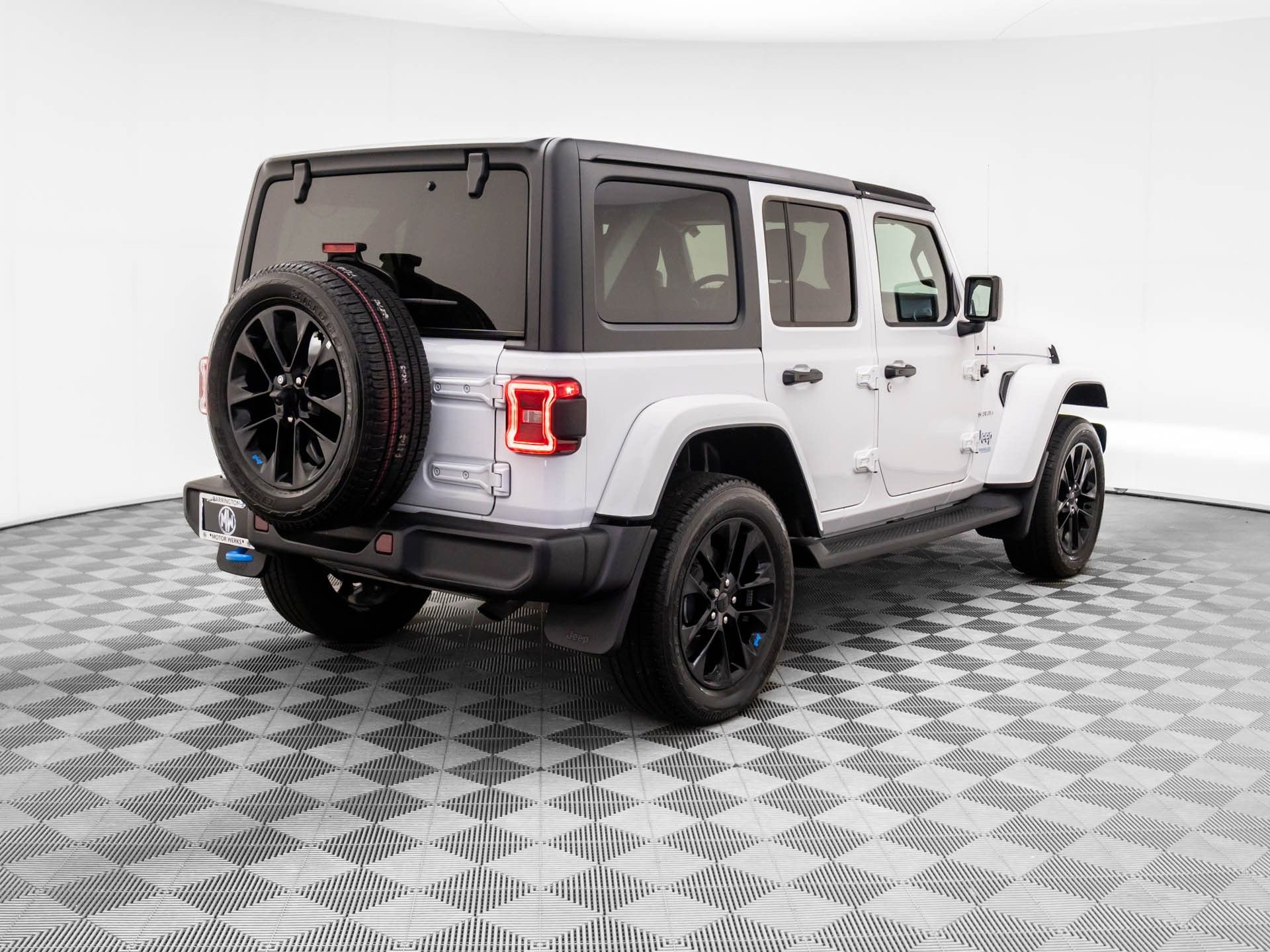 Used 2022 Jeep Wrangler Unlimited Sahara w/ Cold Weather Group image 5