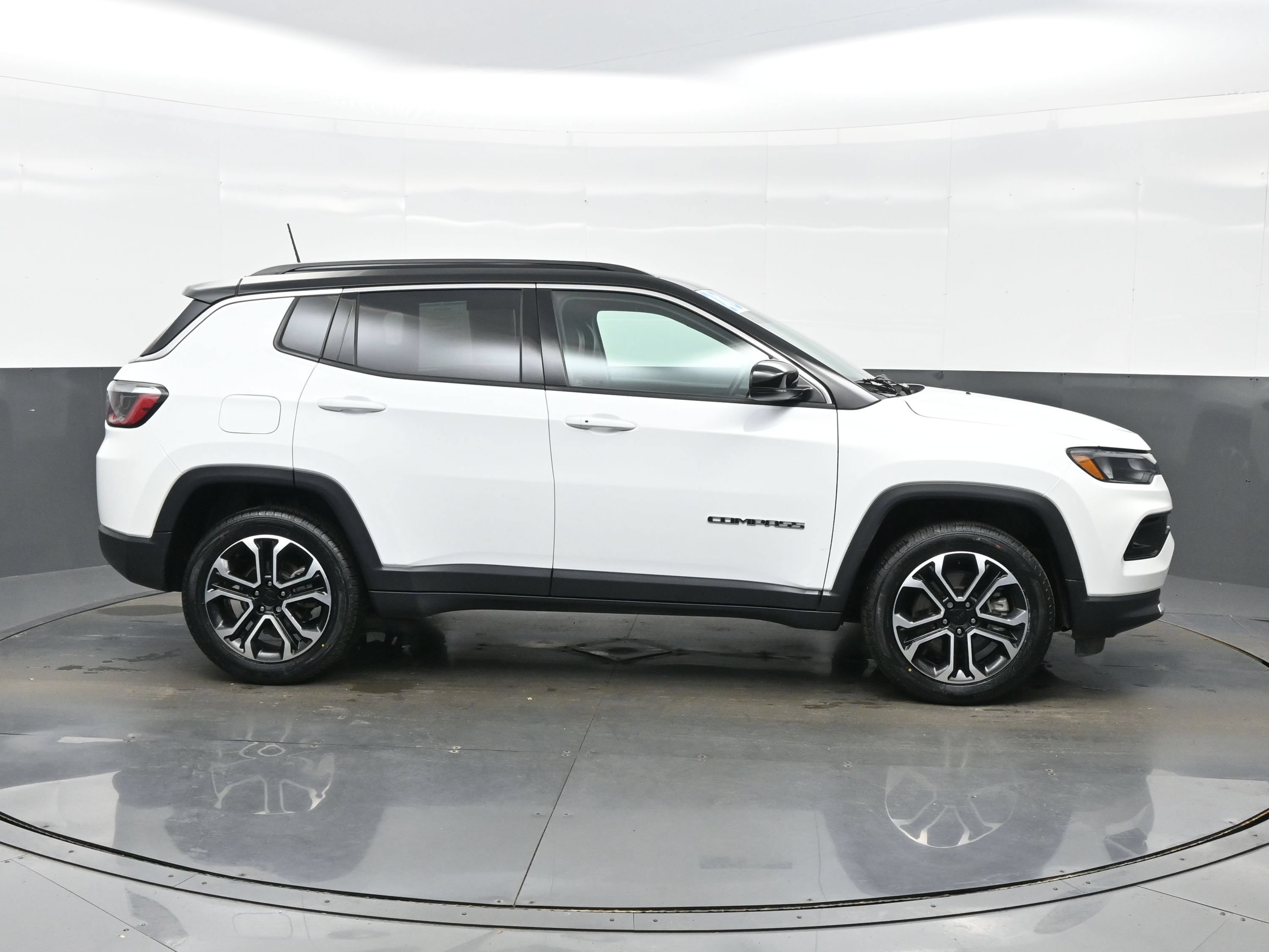 Used 2023 Jeep Compass Limited AWD/4WD image 10
