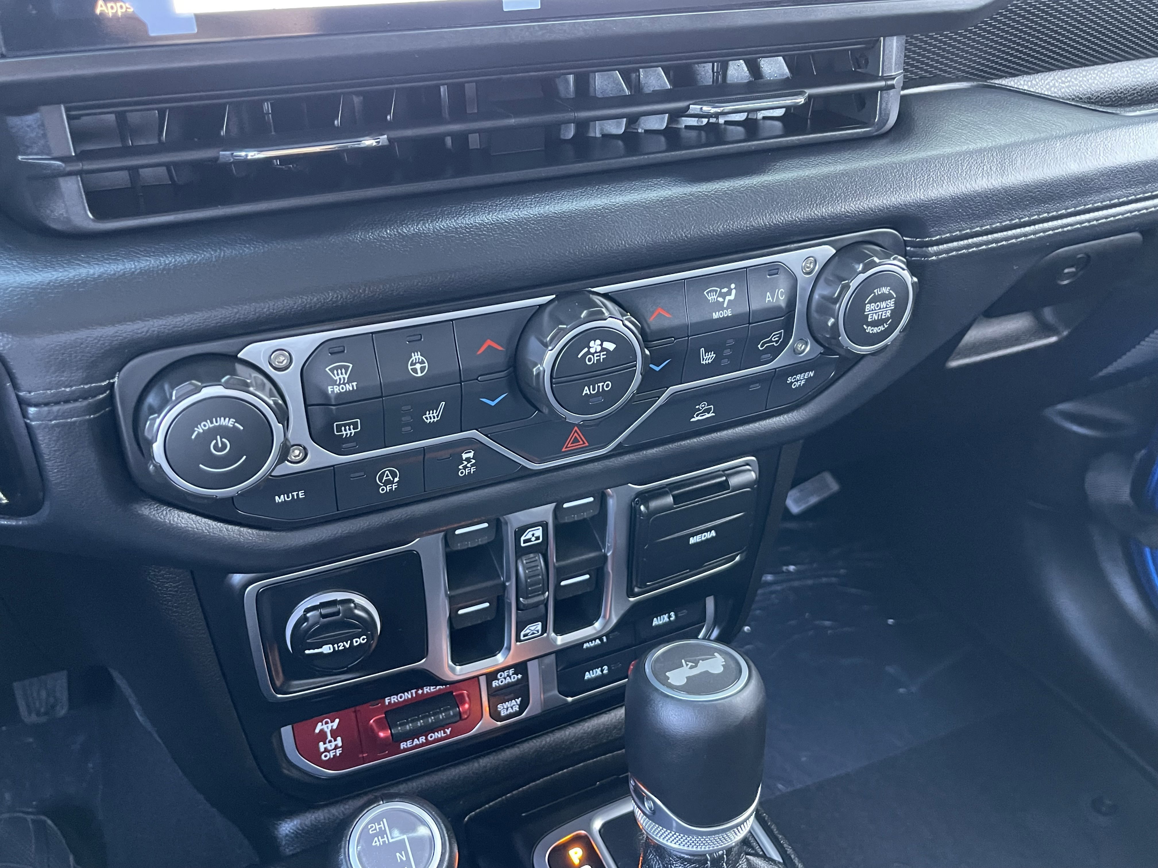 New 2026 Jeep Wrangler Unlimited Rubicon w/ Technology Group image 29