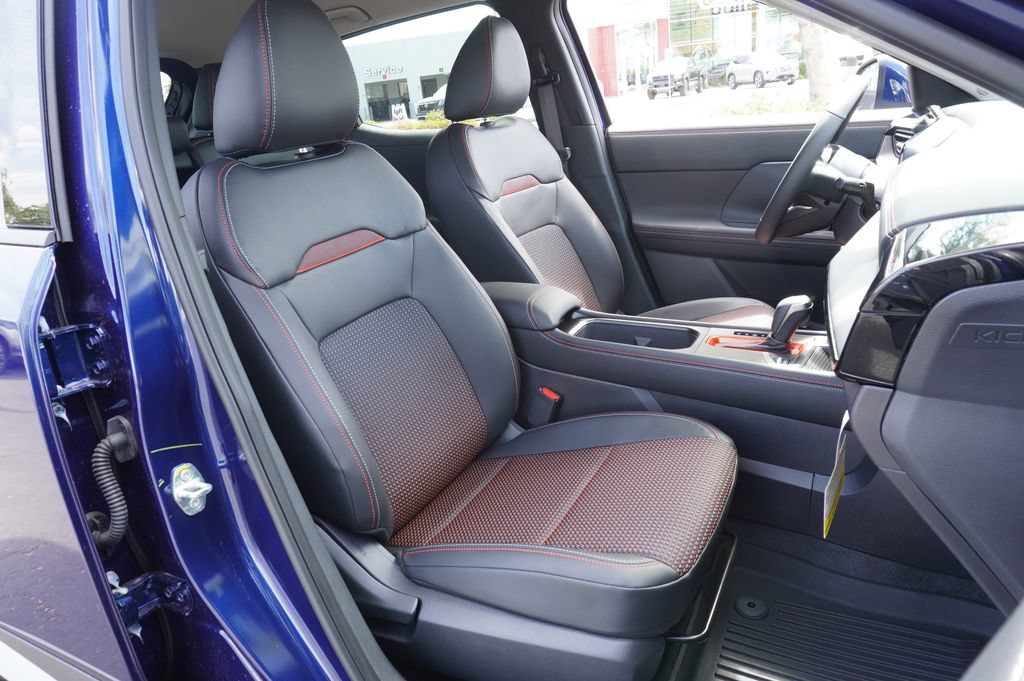 Certified 2025 Nissan Kicks SR w/ Illumination Package FWD image 12