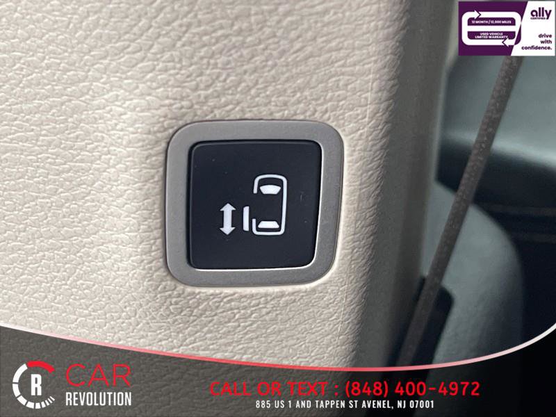 Used 2022 Chrysler Pacifica Touring-L image 37