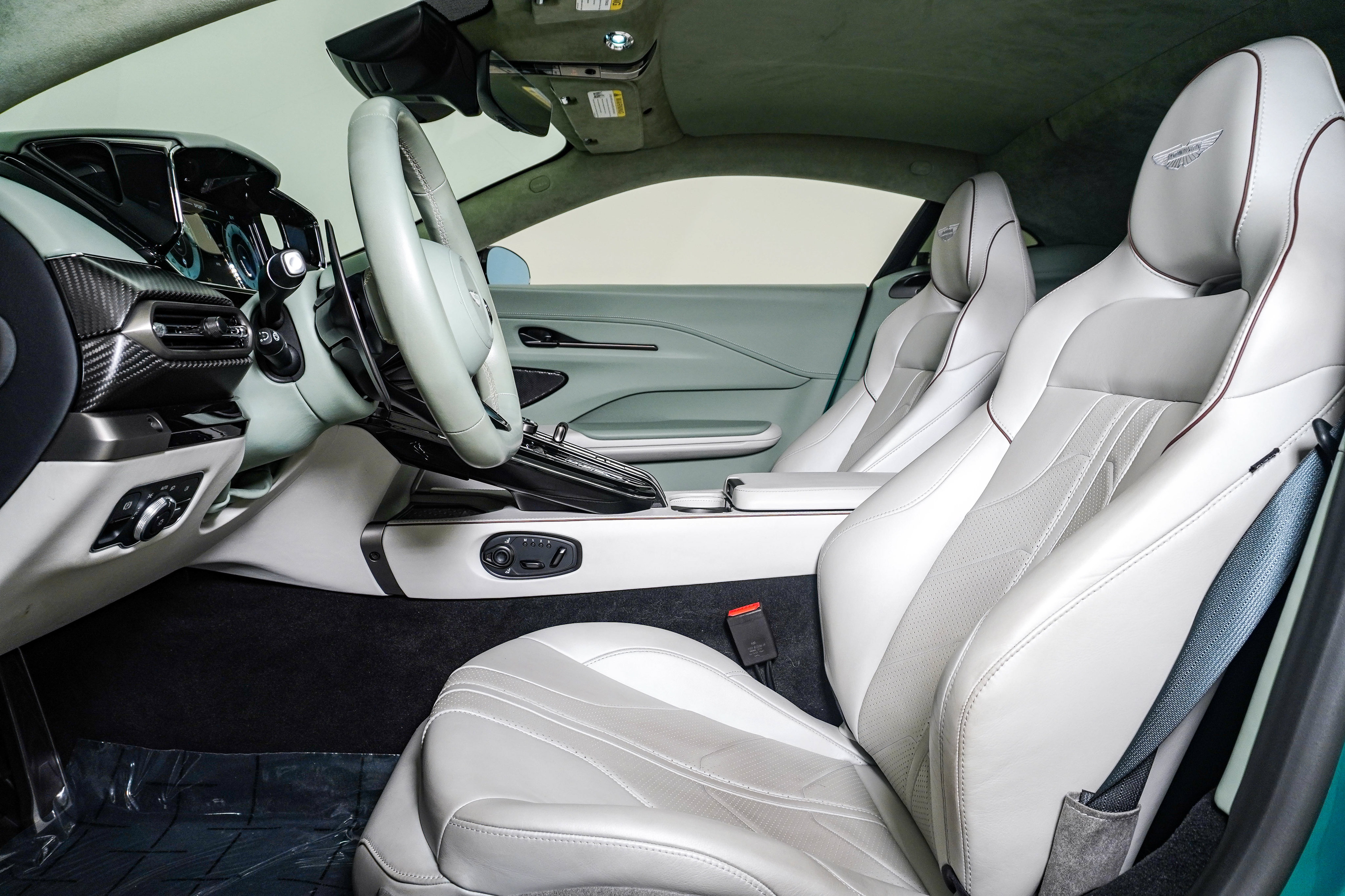 Used 2025 Aston Martin V8 Vantage Coupe RWD image 20