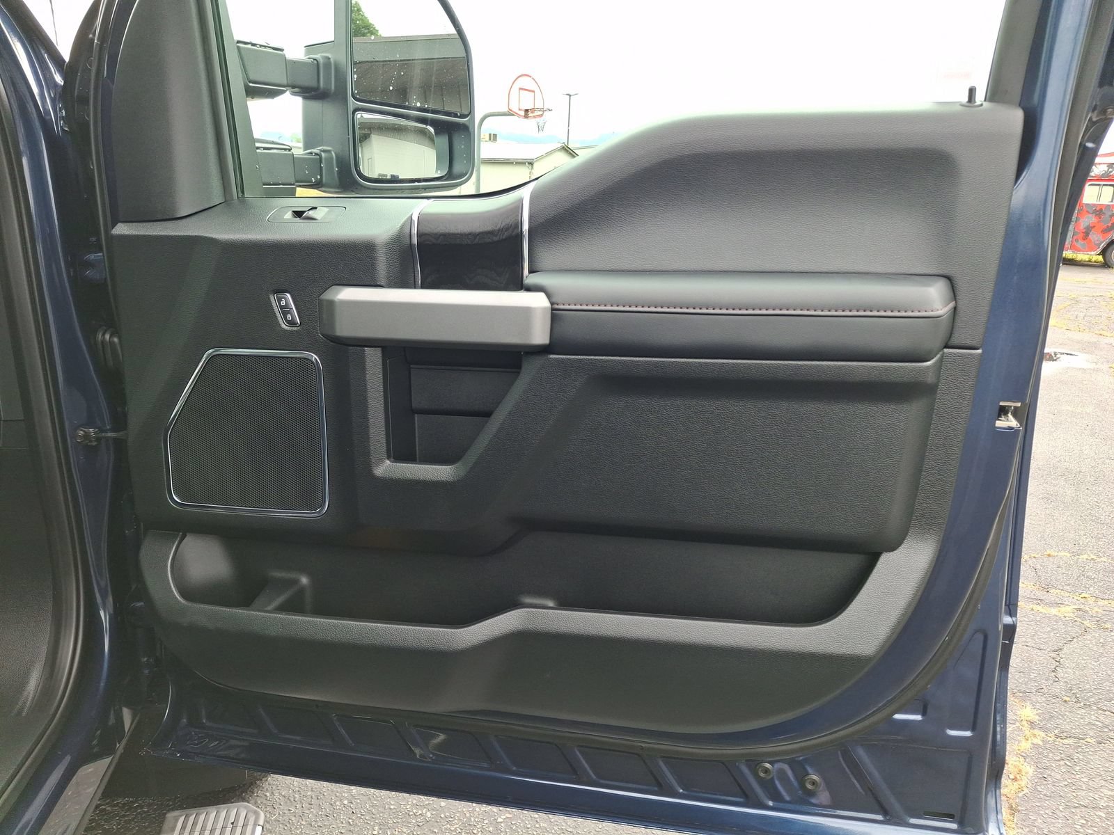 Used 2019 Ford F350 Platinum w/ Platinum Ultimate Package AWD/4WD image 22