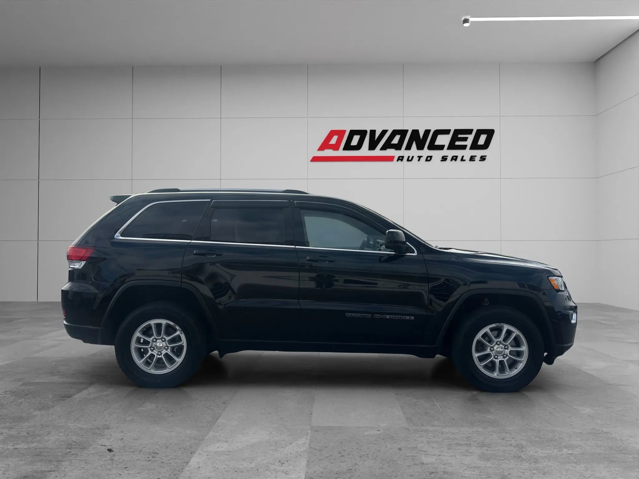 Used 2020 Jeep Grand Cherokee Laredo AWD/4WD image 8