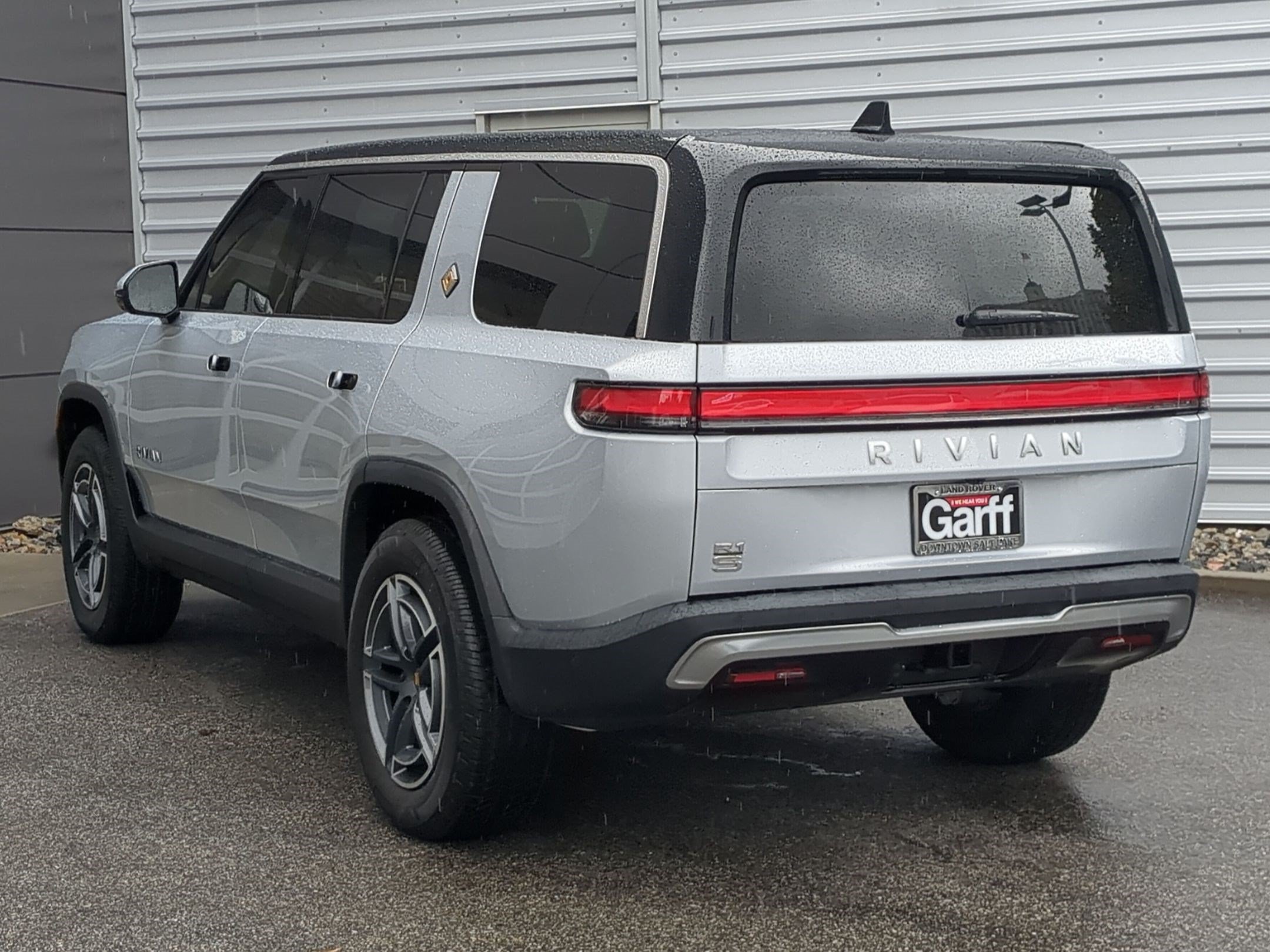 Used 2025 Rivian R1S Adventure Dual AWD/4WD image 7