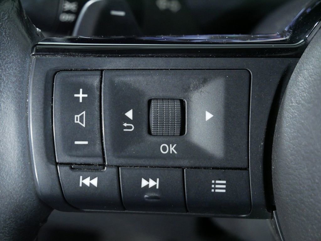 Used 2021 Nissan Rogue SV w/ Premium Package image 25