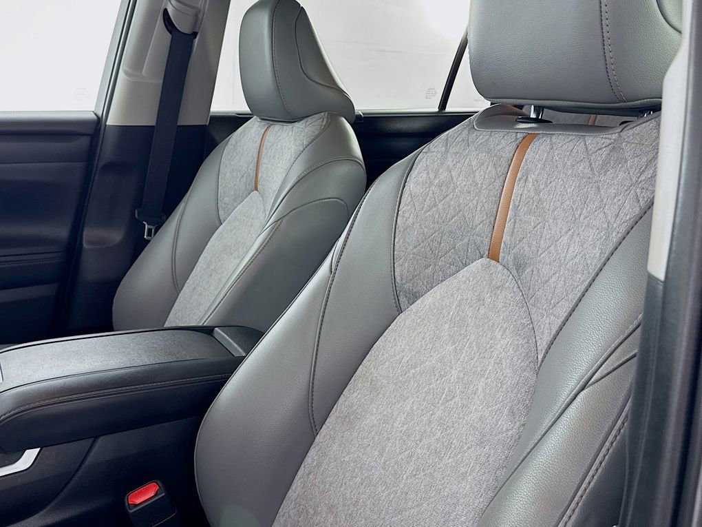 Used 2023 Toyota Highlander Bronze Edition image 23
