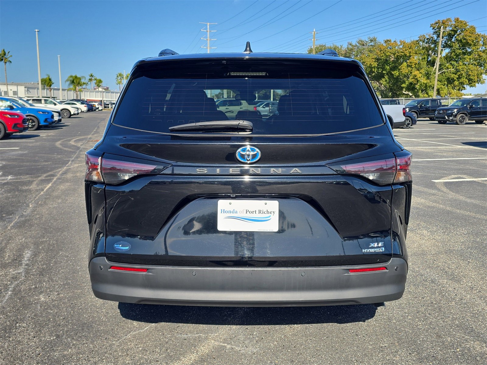 Used 2024 Toyota Sienna XLE image 5