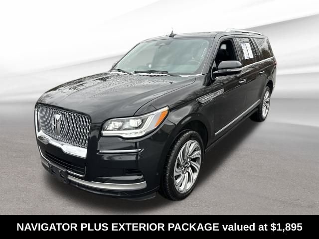 Used 2024 Lincoln Navigator L 4WD image 3