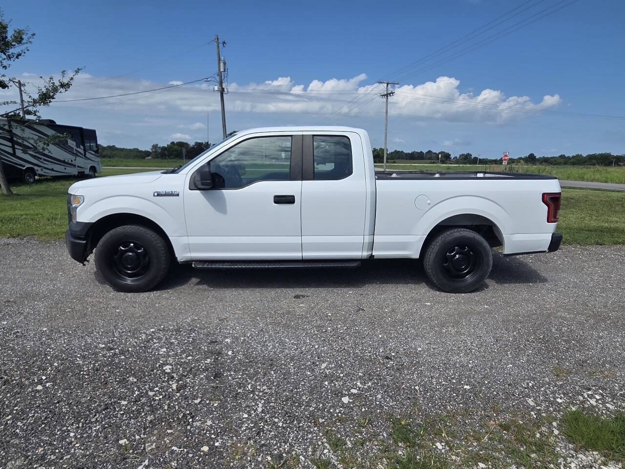 Used 2017 Ford F150 XL w/ Trailer Tow Package RWD image 2
