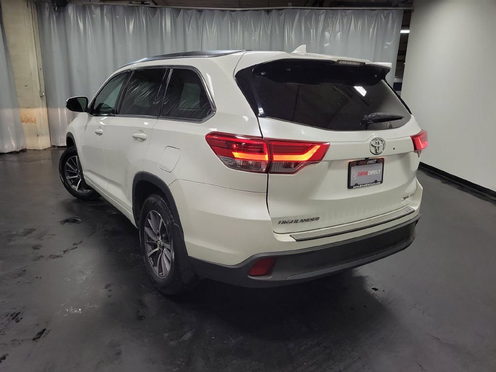 Used 2017 Toyota Highlander XLE AWD/4WD image 6