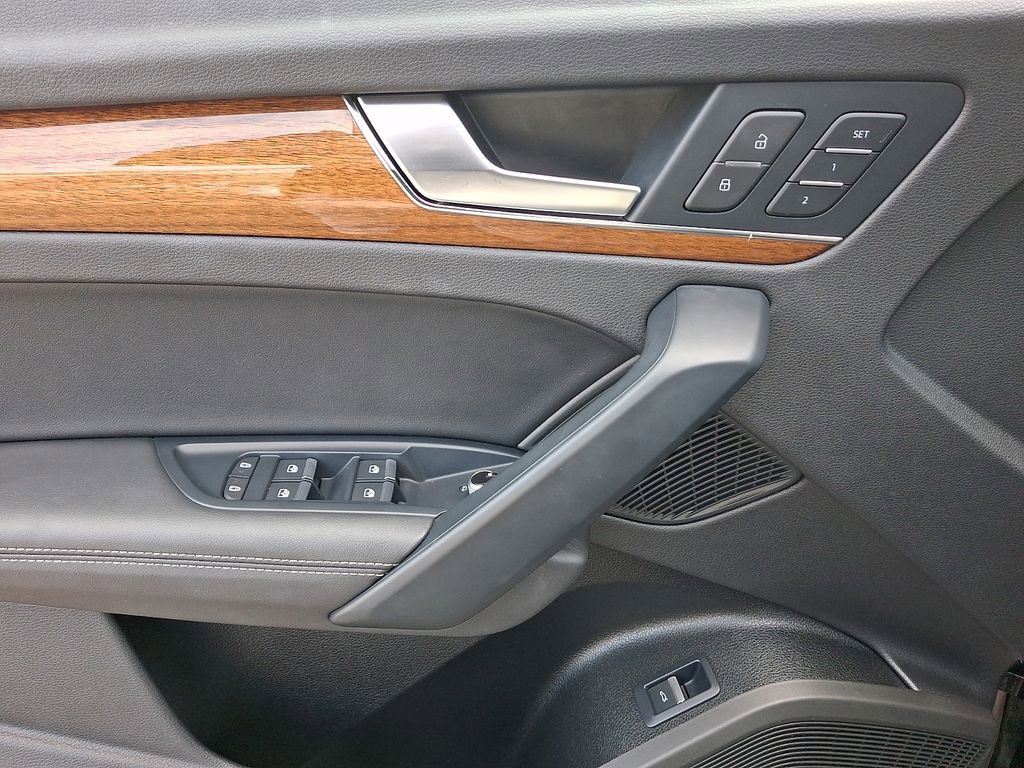 Used 2023 Audi Q5 2.0T Prestige w/ Prestige Package image 13