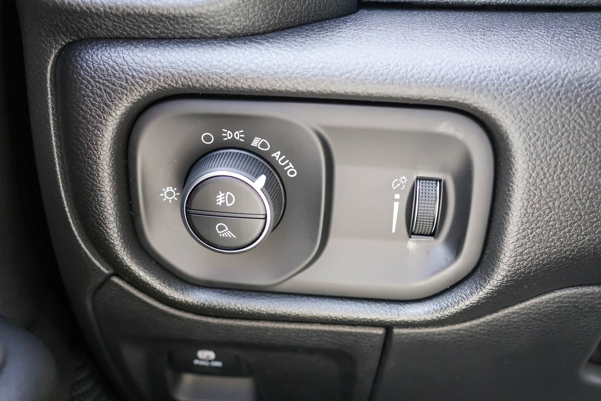 New 2026 RAM 1500 Warlock AWD/4WD image 27