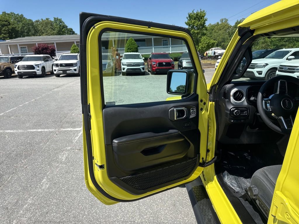 Used 2024 Jeep Wrangler Unlimited Sahara w/ Dual Top Group AWD/4WD image 20