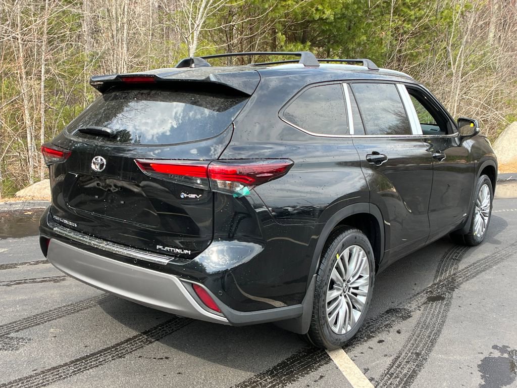 New 2026 Toyota Highlander Platinum image 5