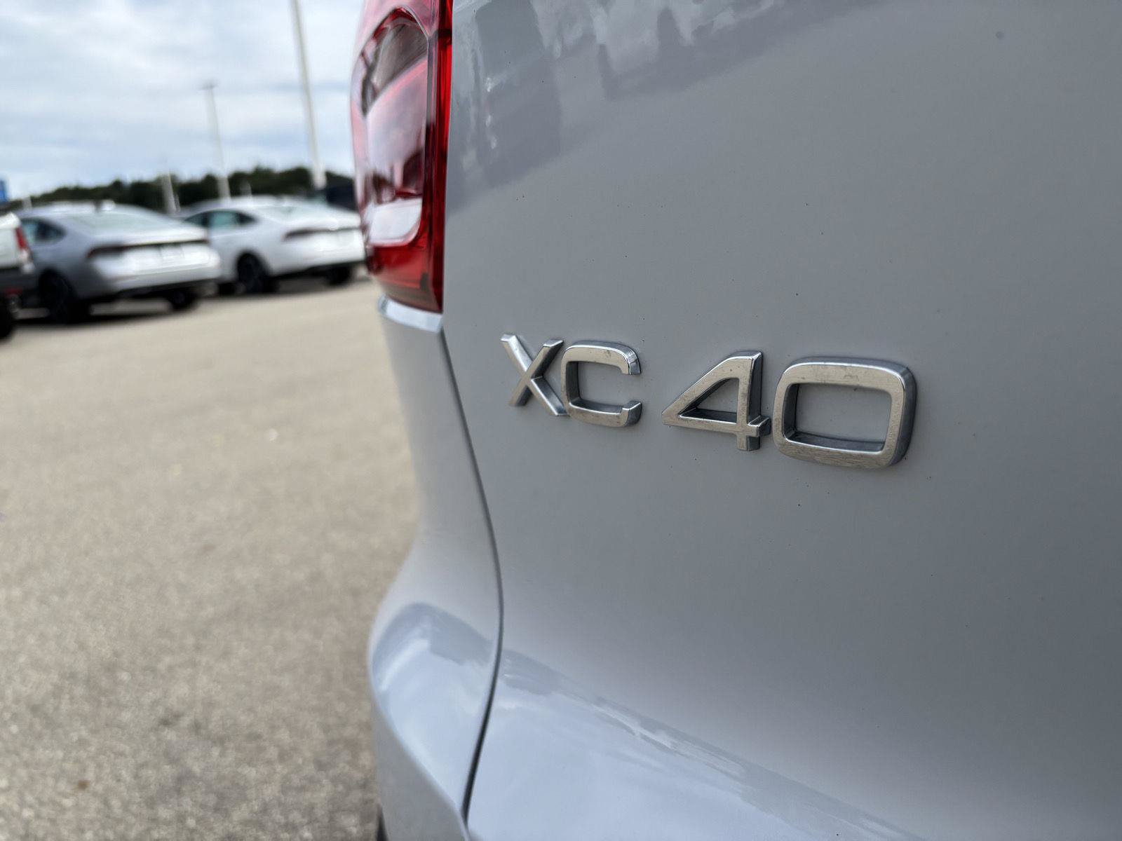 Used 2020 Volvo XC40 T5 Momentum w/ Protection Package Premier AWD/4WD image 8