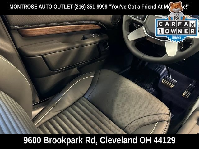Used 2024 Land Rover Discovery Dynamic SE AWD/4WD image 30