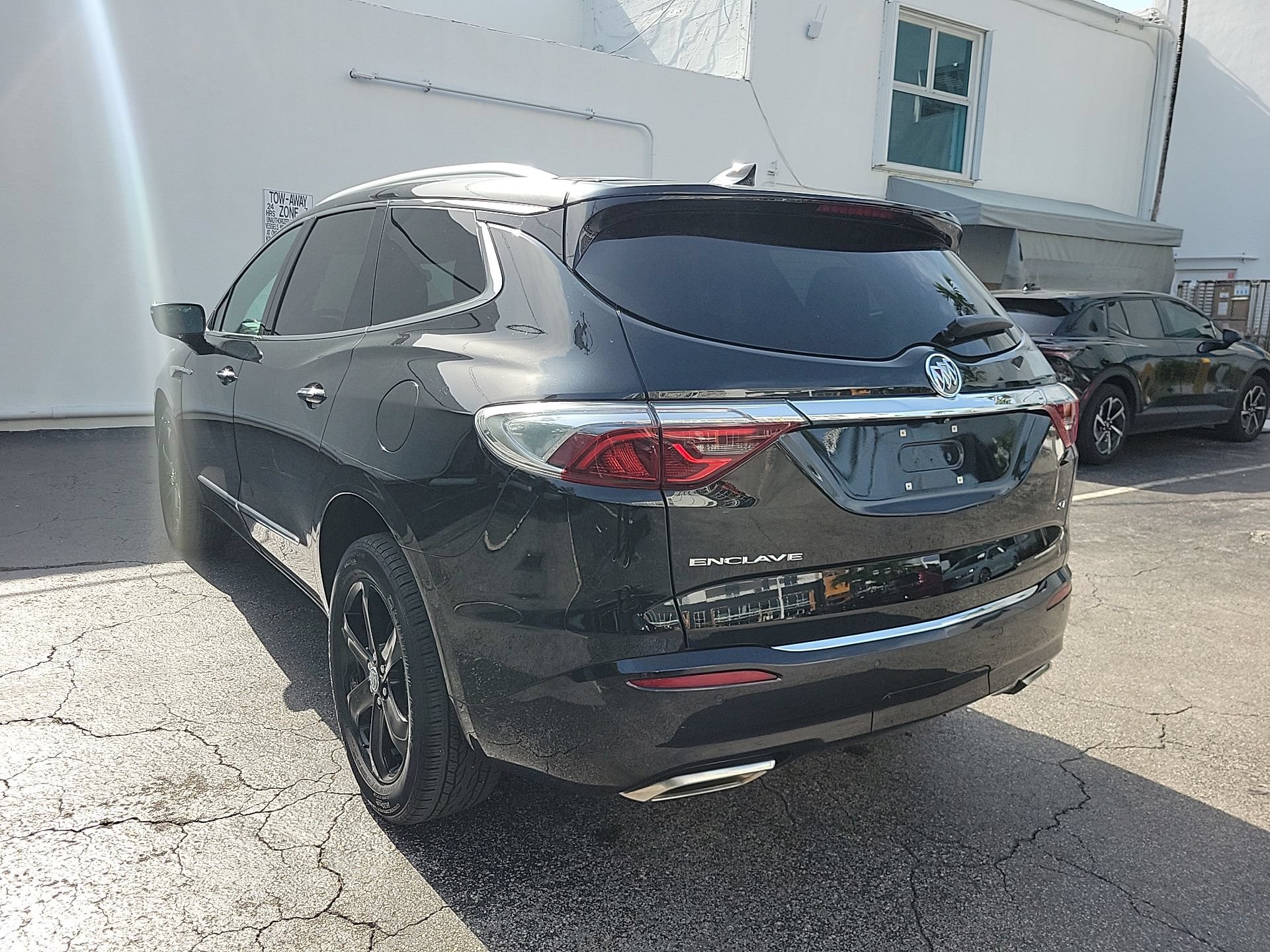 Used 2024 Buick Enclave Essence w/ Sport Touring Edition FWD image 11