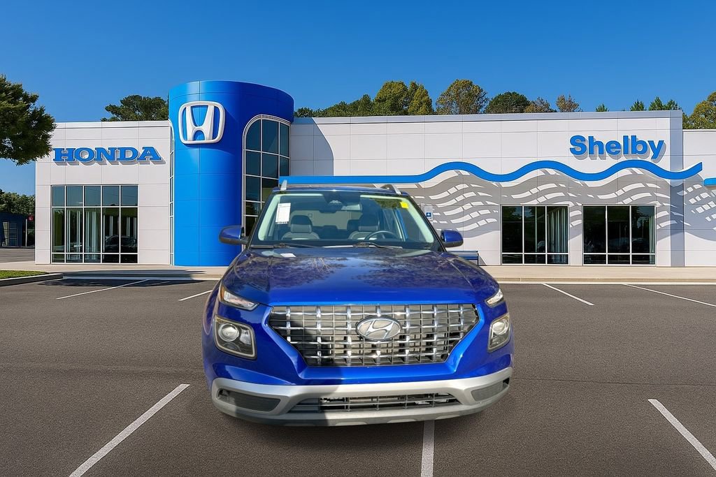 Used 2024 Hyundai Venue SEL image 3