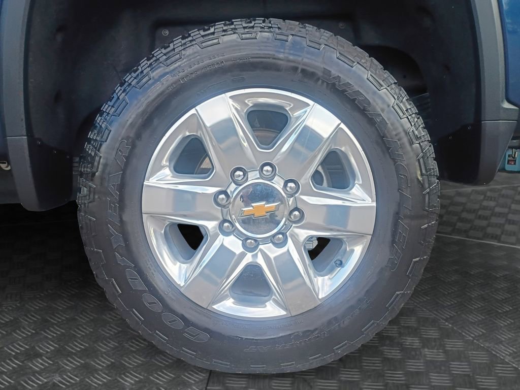 Used 2021 Chevrolet Silverado 2500 LTZ w/ LTZ Premium Package image 23