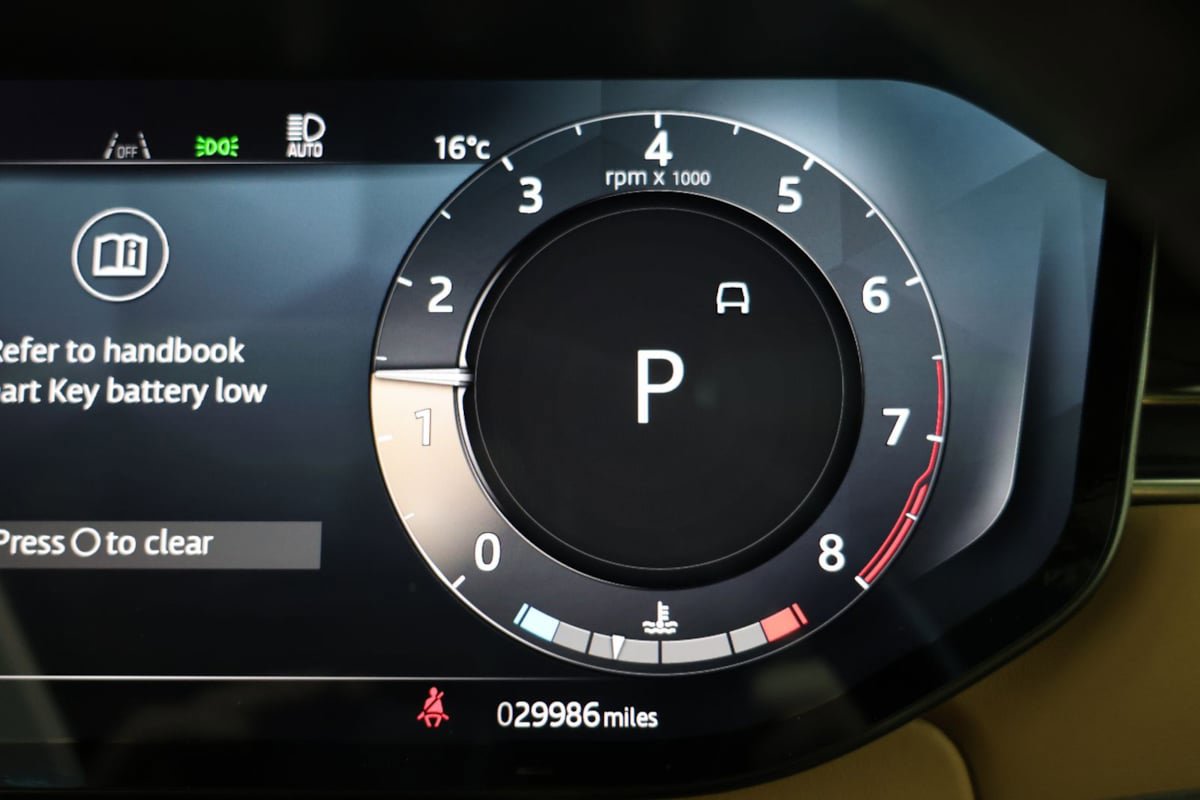 Used 2024 Land Rover Range Rover SE AWD/4WD image 12