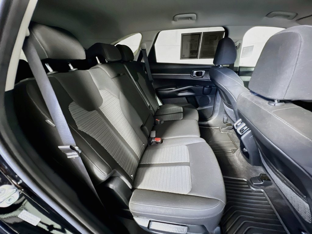Certified 2025 Kia Sorento LX FWD image 27
