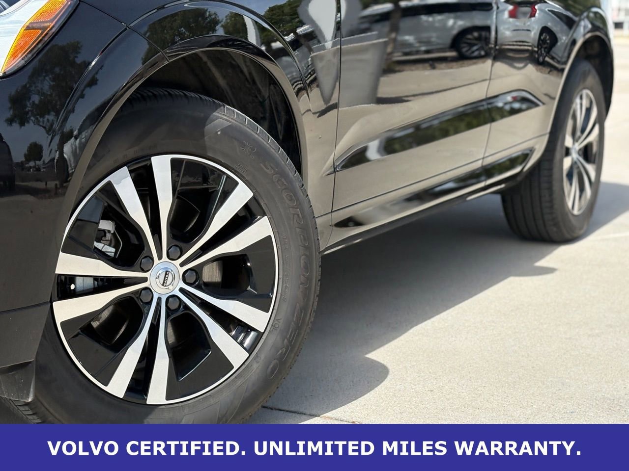 Certified 2025 Volvo XC60 B5 Core image 8