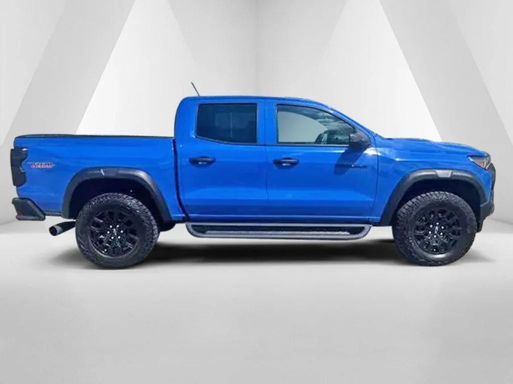 Used 2025 Chevrolet Colorado Trail Boss AWD/4WD image 8