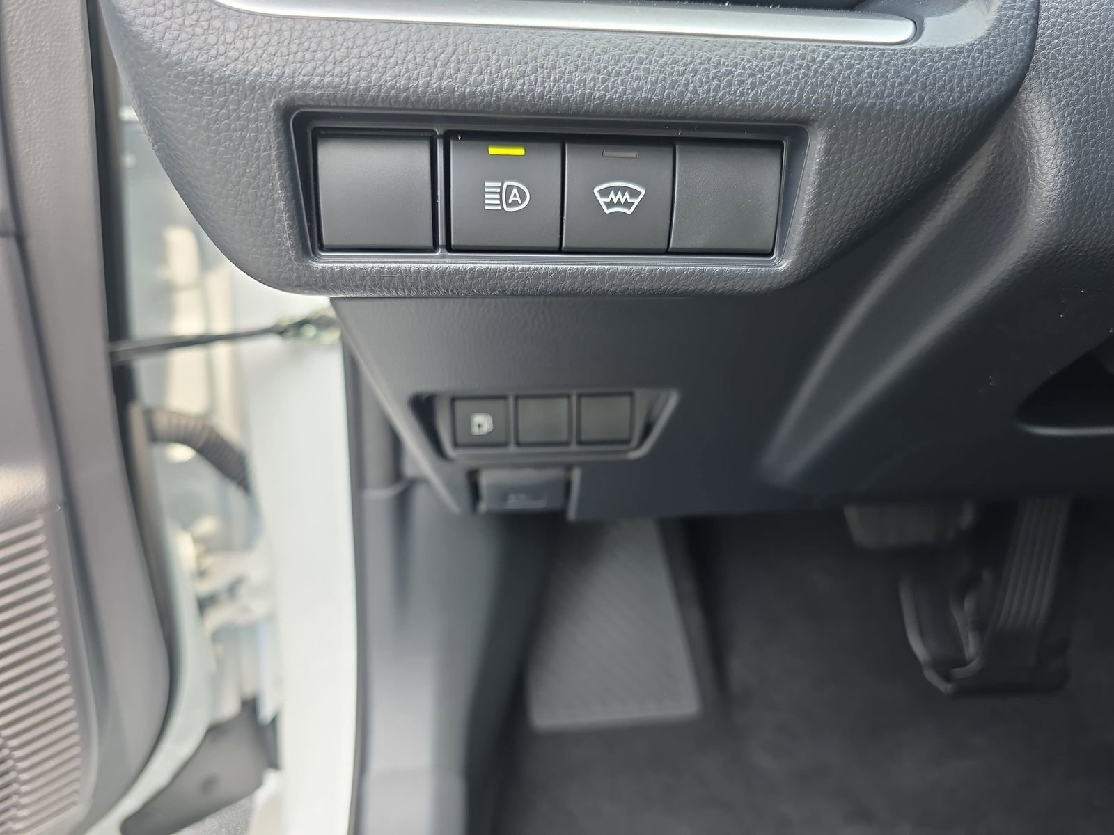 Used 2026 Toyota Prius LE FWD image 25