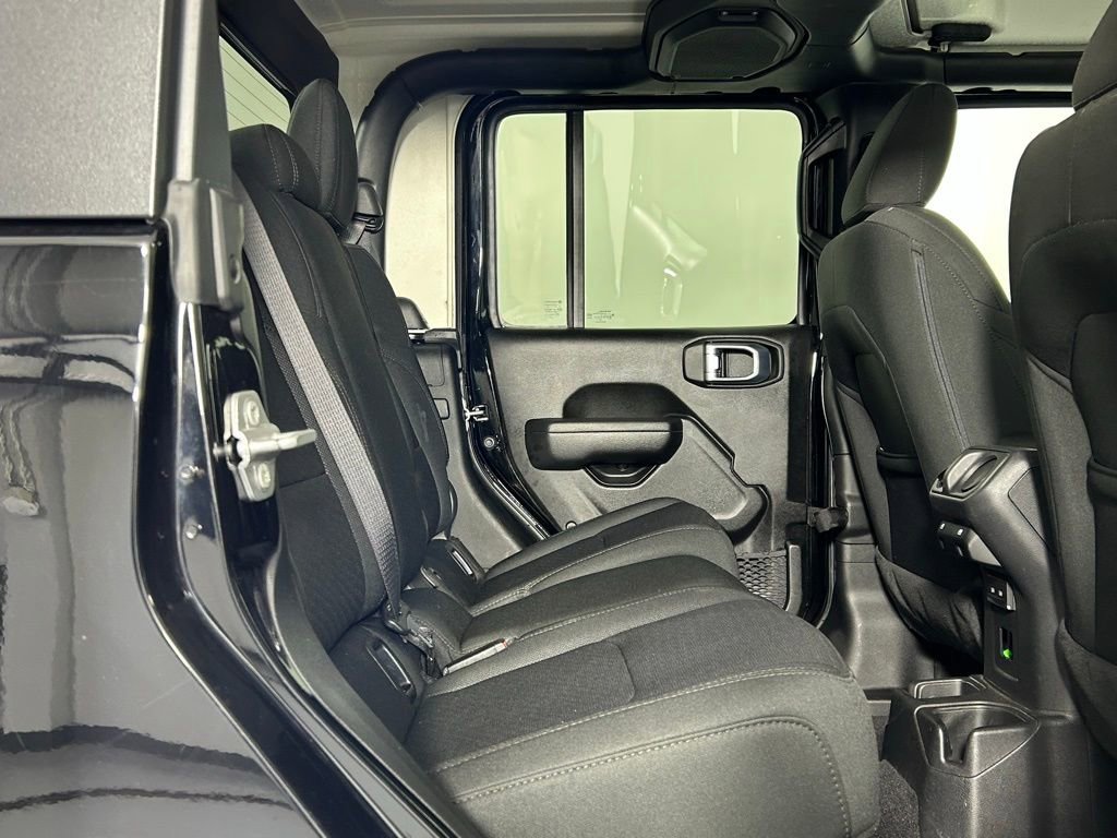Used 2022 Jeep Gladiator Willys AWD/4WD image 12