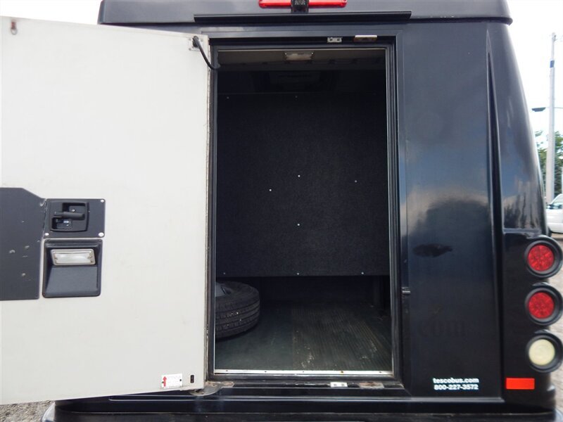Used 2010 Chevrolet Express 3500 Extended RWD image 9