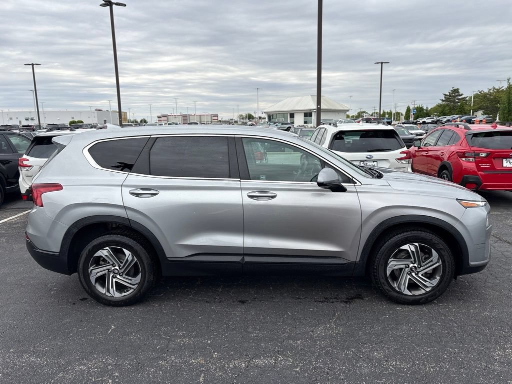Used 2021 Hyundai Santa Fe SE FWD image 2