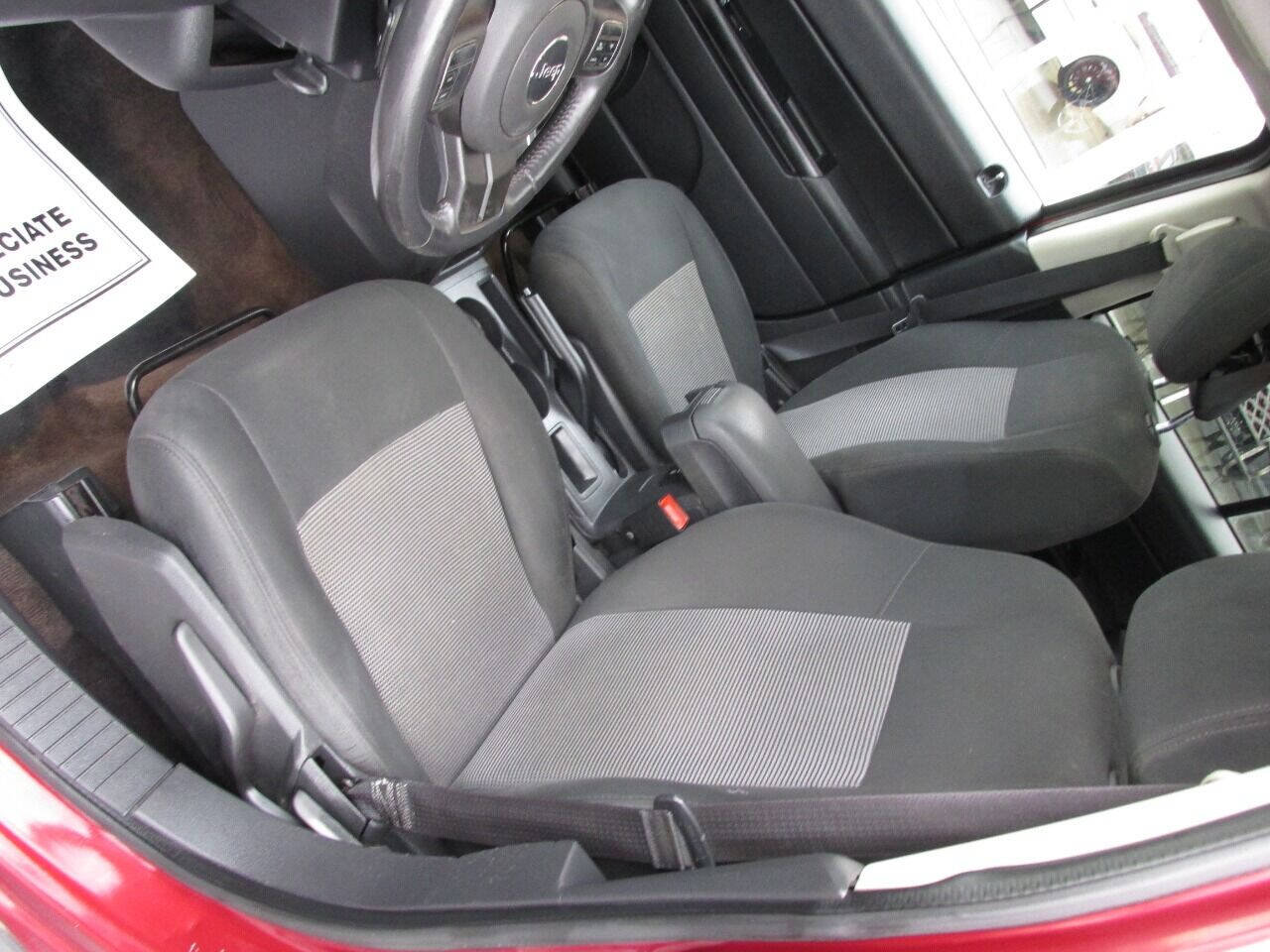 Used 2014 Jeep Patriot Latitude FWD image 13