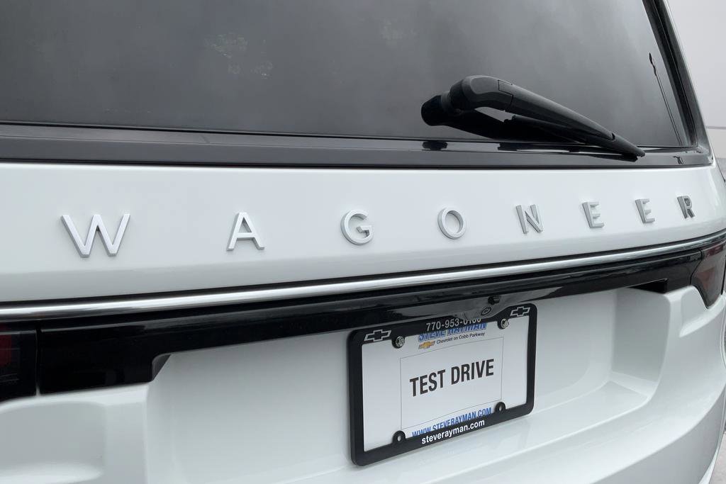 Used 2023 Jeep Wagoneer L Series II RWD image 28