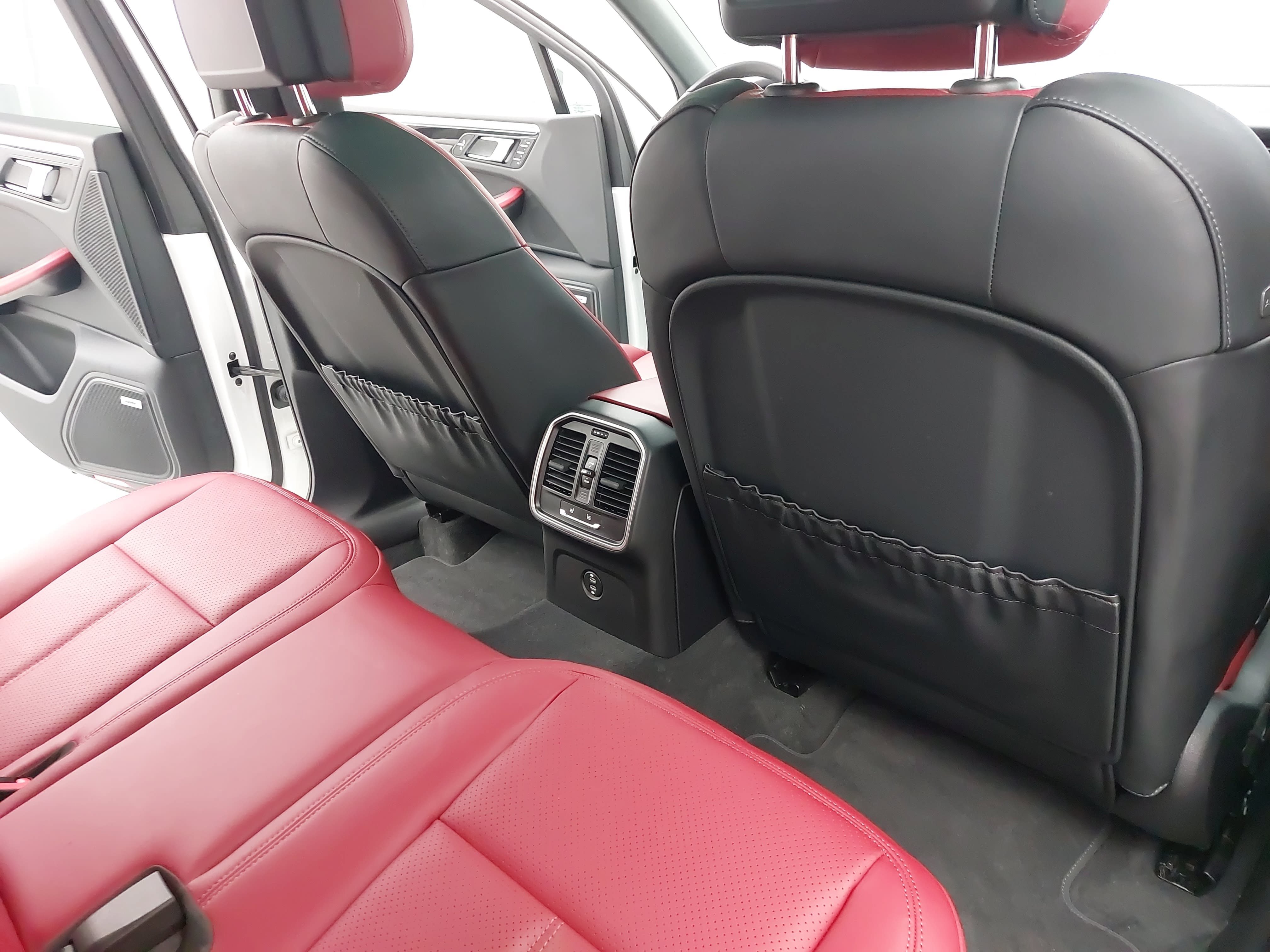 Certified 2025 Porsche Macan AWD/4WD image 13
