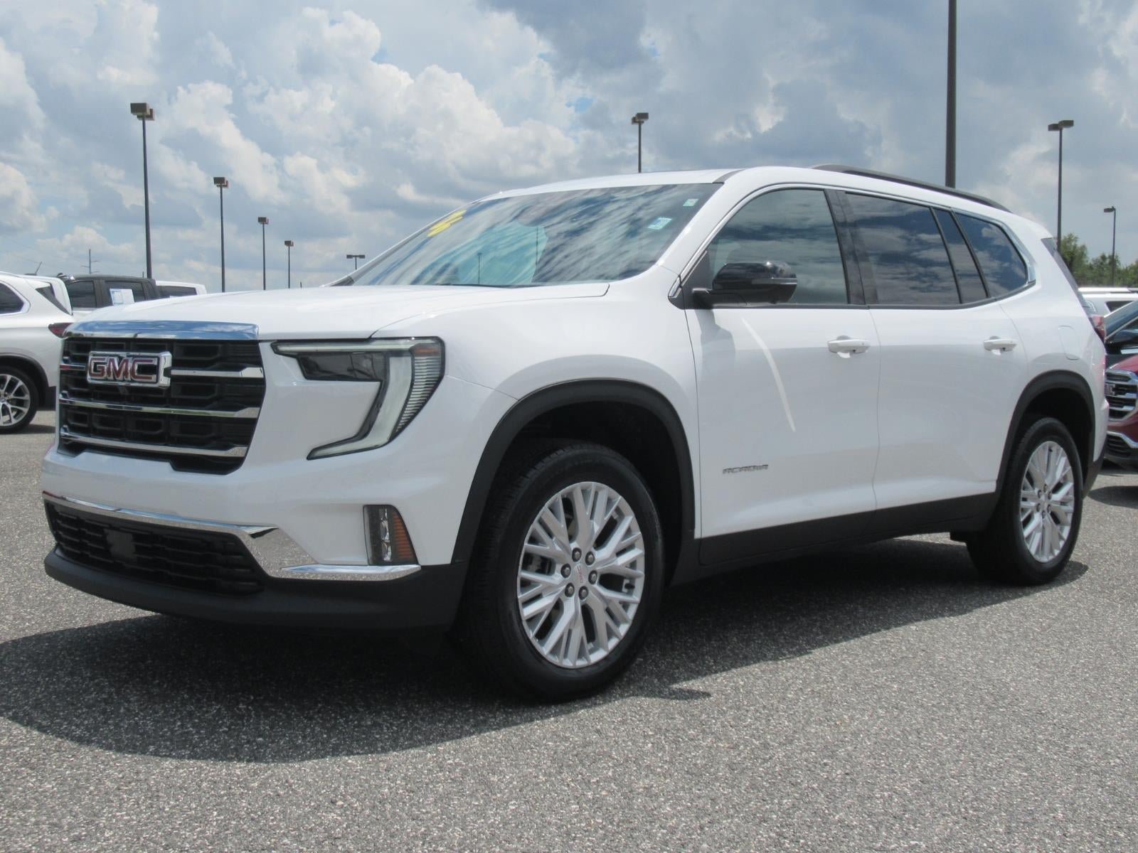 Used 2026 GMC Acadia Elevation w/ Elevation Premium Package FWD image 3