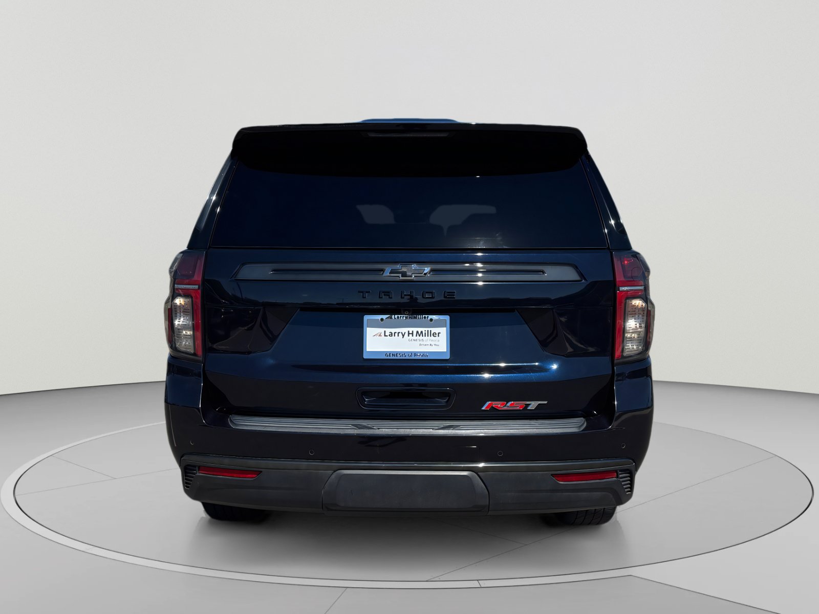 Used 2022 Chevrolet Tahoe RST w/ Luxury Package AWD/4WD image 4