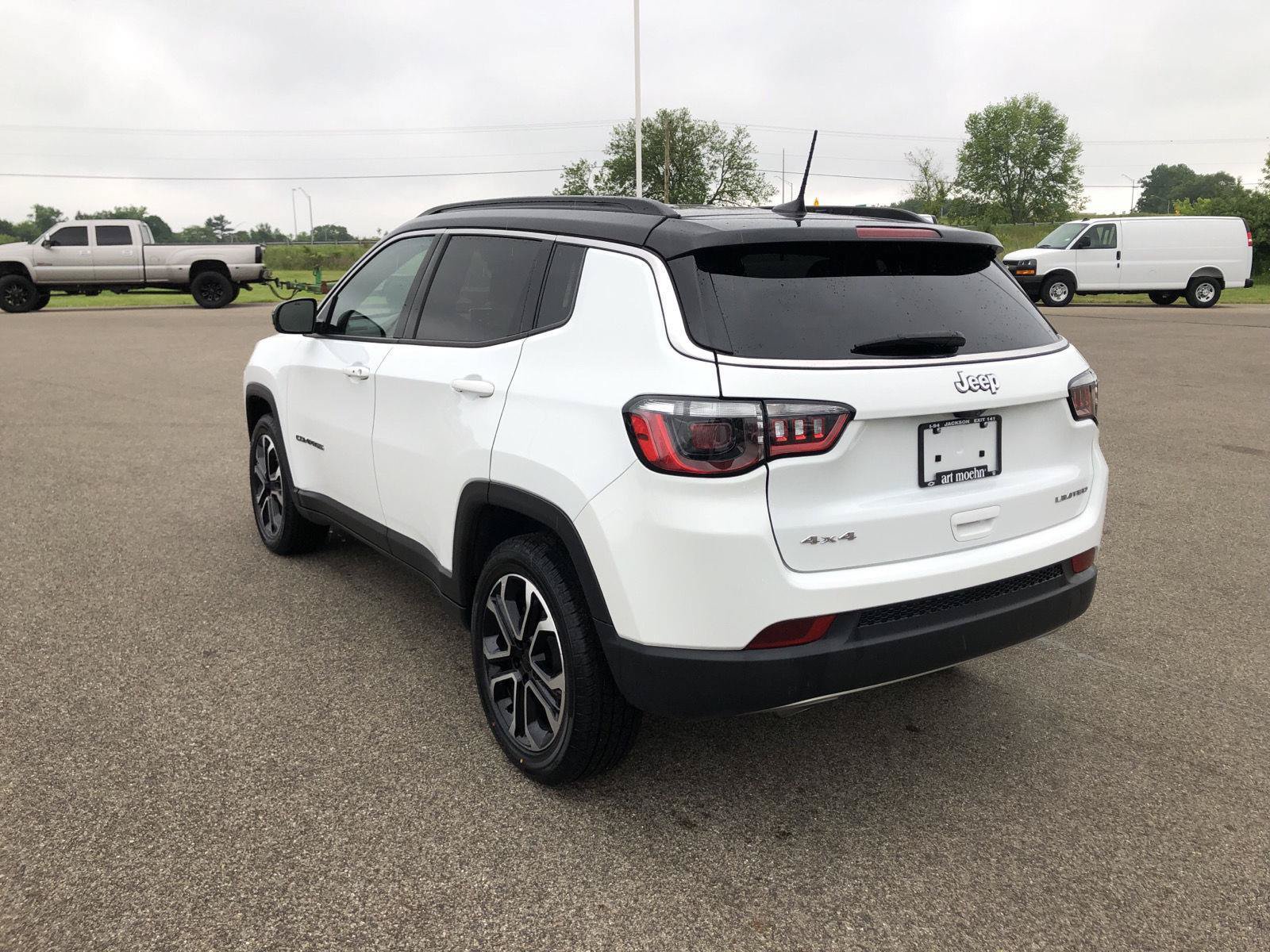 Used 2023 Jeep Compass Limited AWD/4WD image 3