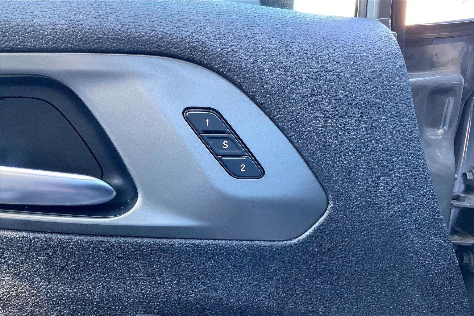 Used 2025 Chrysler Pacifica Select FWD image 31
