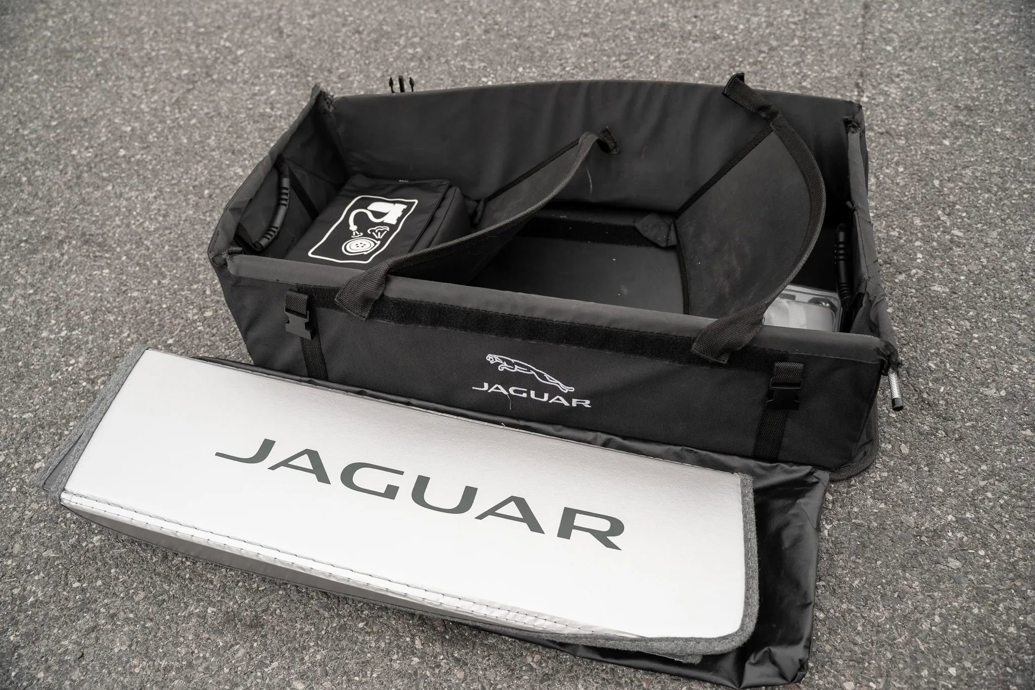 Used 2020 Jaguar F-TYPE R-Dynamic AWD/4WD image 14