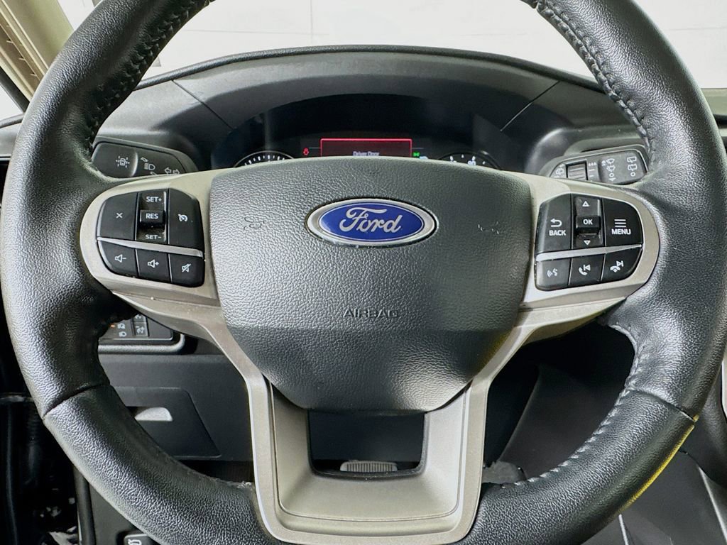 Used 2024 Ford Explorer XLT AWD/4WD image 40