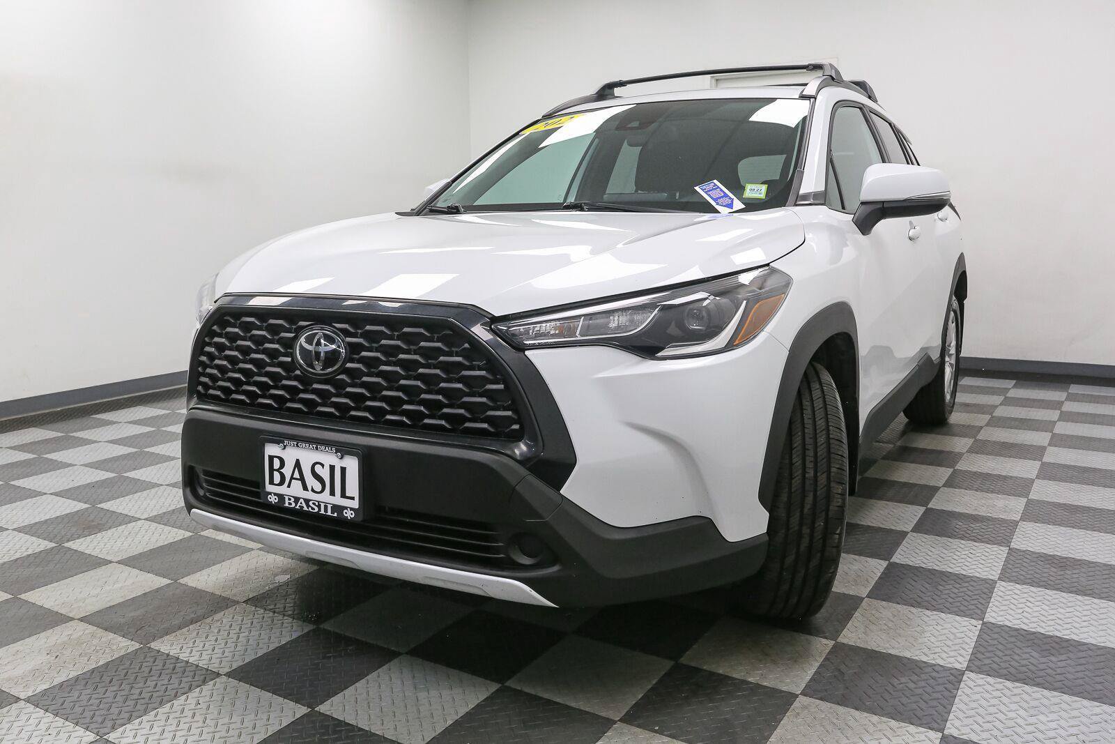 Used 2022 Toyota Corolla Cross LE w/ Moonroof Package AWD/4WD image 4