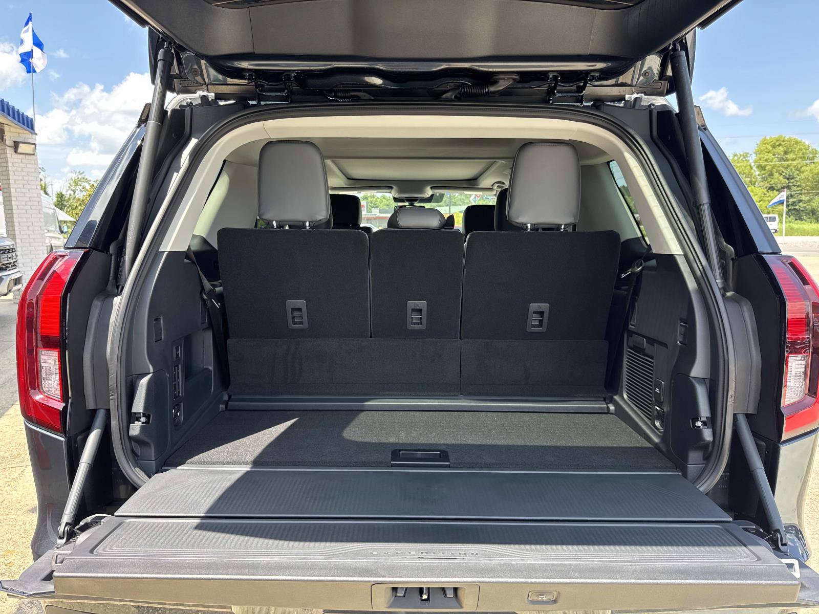 New 2026 Ford Expedition Active RWD image 6