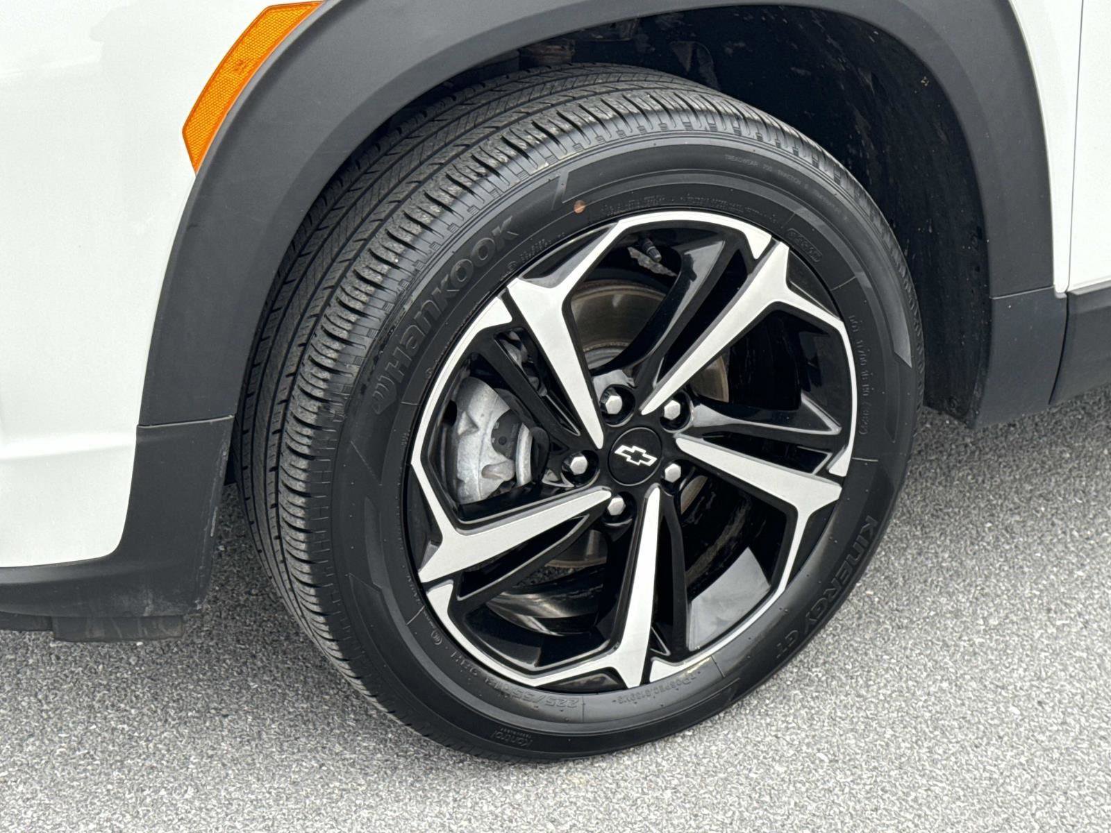 Used 2023 Chevrolet TrailBlazer RS w/ Sun and Liftgate Package image 29