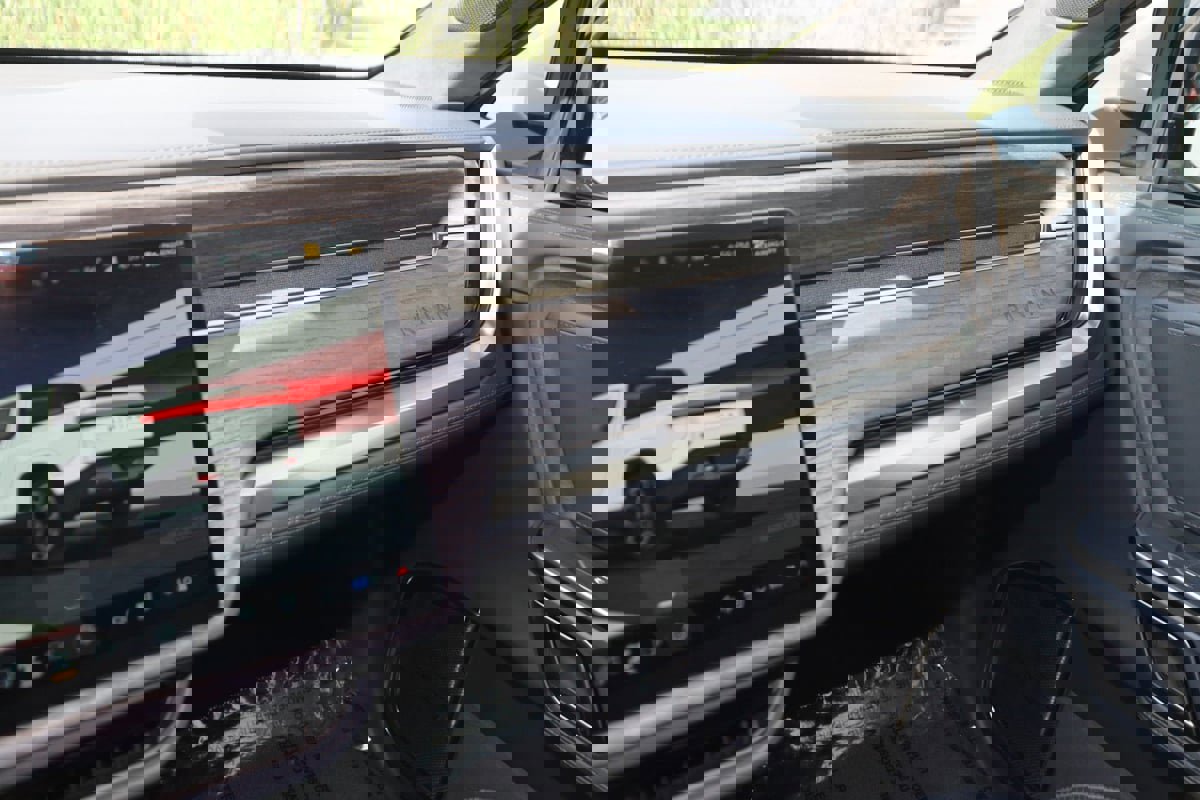 Used 2022 Rivian R1T Adventure image 38