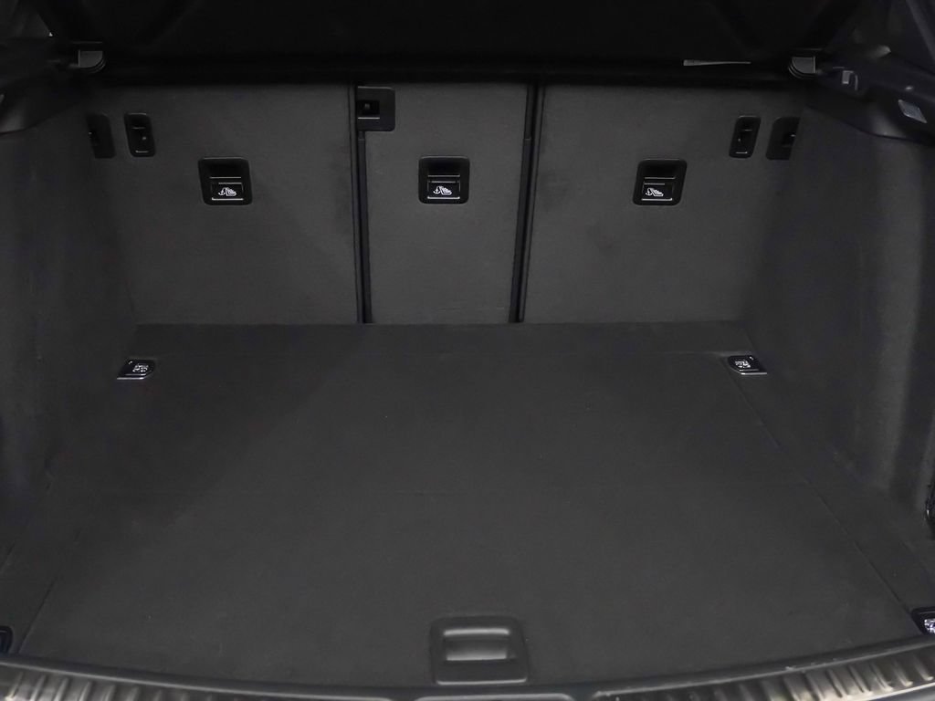 Certified 2026 Porsche Macan AWD/4WD image 13