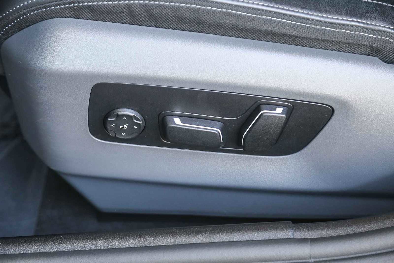 Used 2025 BMW i5 M60 w/ Executive Package image 18